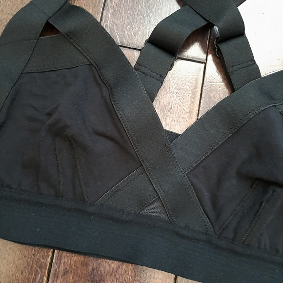 Aritzia Community Black Raza Bra Size Medium - Picture 3 of 5